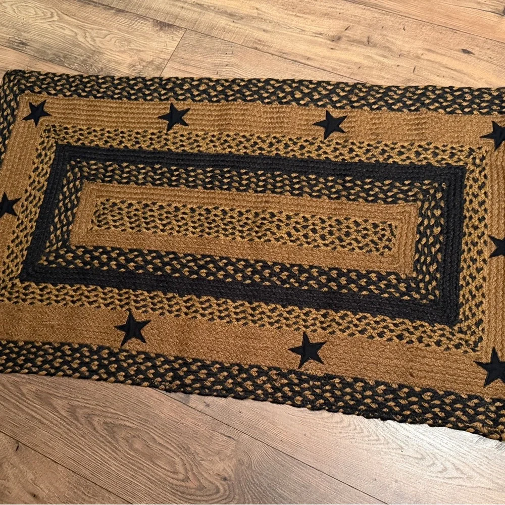 Black and Brown Star Pattern Braided Rug NEW